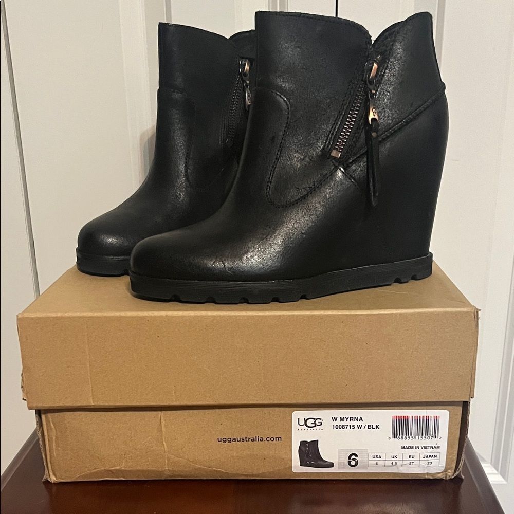 UGG Australia Myrna Black Wedge Boots Leather Zipper sides sz 6